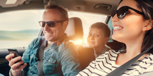 família feliz e segurada